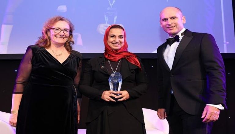 حصول الدكتورة نوال الحوسني على جائزة معهد الطاقة الدولي