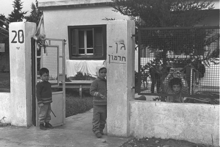 إحدى الوثائق وهي رسالة سرية من كيسنجر إلى غولدا مائير