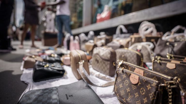 الماركات المقلدة تغزو أسواق المغرب