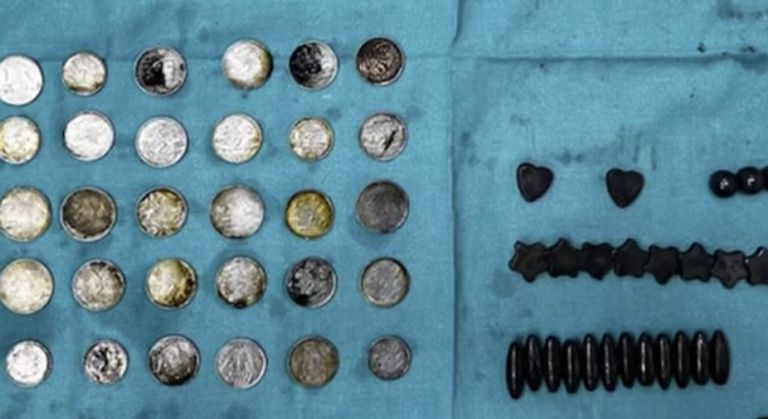 شاب يستعرض عضلاته - أرشيفية