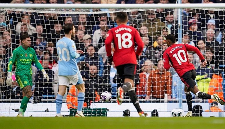 مباراة مانشستر سيتي ومانشستر يونايتد في الدوري الإنجليزي غوارديولا مدرب مانشستر سيتي ضد مانشستر يونايتد