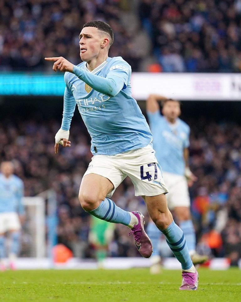 فيل فودين في مباراة مانشستر سيتي ومانشستر يونايتد فيل فودين في مباراة مانشستر سيتي ومانشستر يونايتد