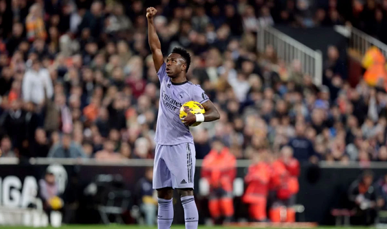 فينيسيوس جونيور كارلو أنشيلوتي المدير الفني لريال مدريد الإسباني