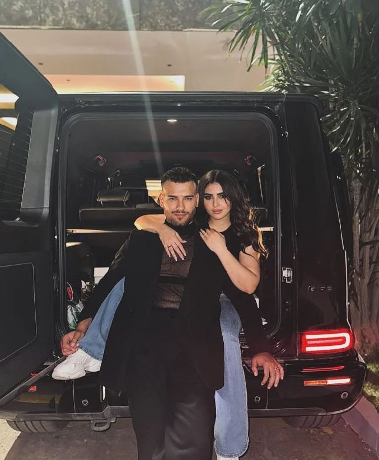 مسلم وخطيبته