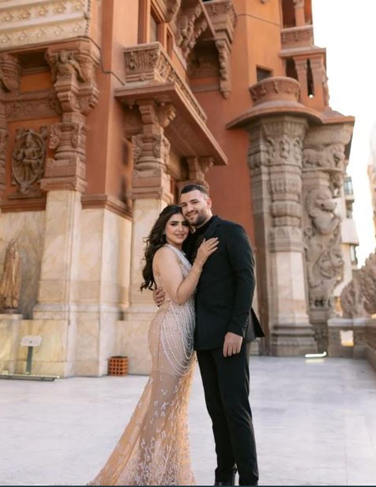 مسلم وخطيبته