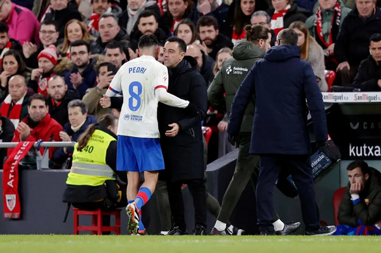 خروج بيدري تشافي هيرنانديز مدرب برشلونة