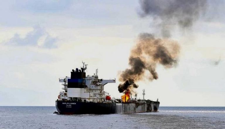 حريق على متن سفينة قصفها الحوثيون - أرشيفية