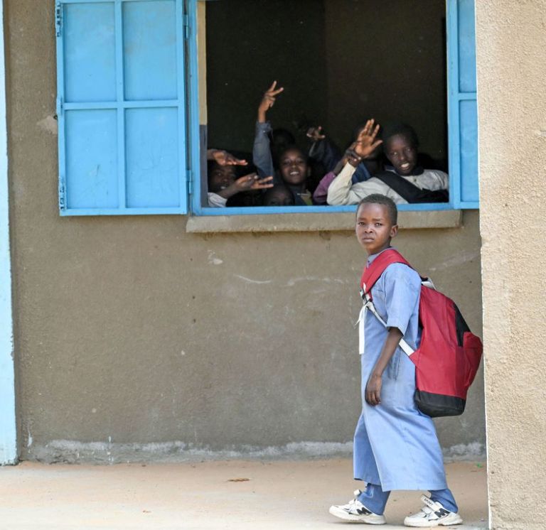 توزيع الحقائب المدرسية على الطلاب السودانيين في تشاد