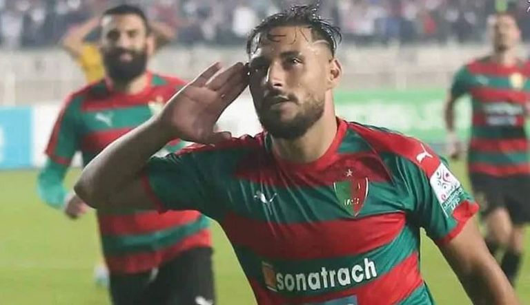 يوسف بلايلي نجم منتخب الجزائر وفريق مولودية العاصمة