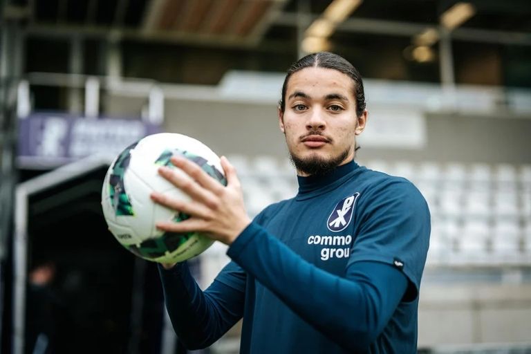 أنيس حاج موسى رياض محرز، نجم منتخب الجزائر