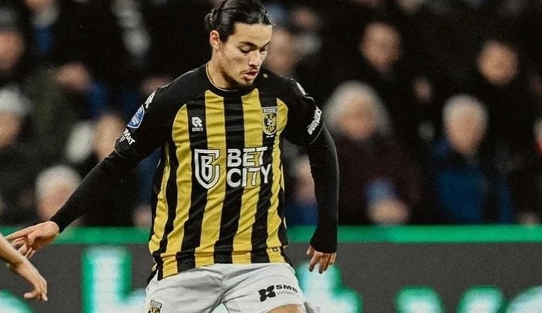 أنيس حاج موسى رياض محرز، نجم منتخب الجزائر