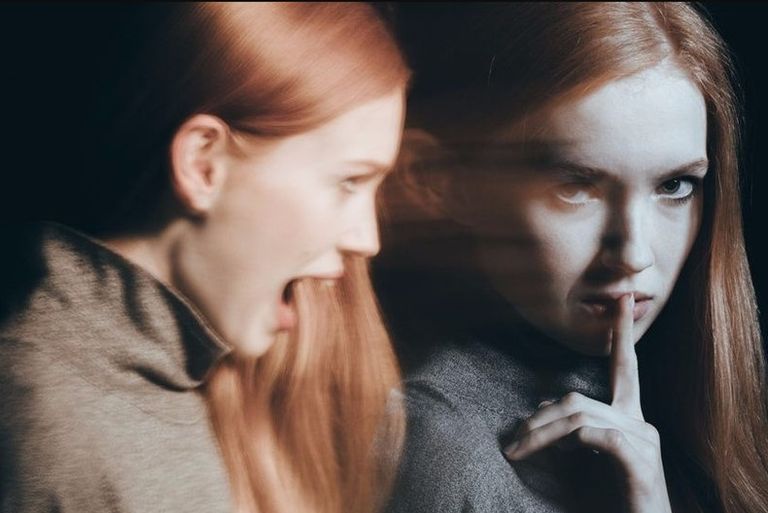 فتاة تعاني من اضطراب الشخصية الانفصامية- أرشيفية