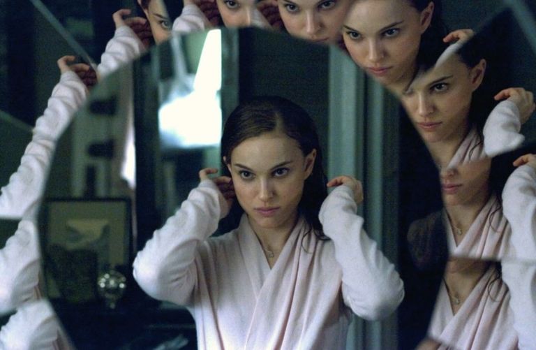 فتاة تعاني من اضطراب الشخصية الانفصامية- أرشيفية