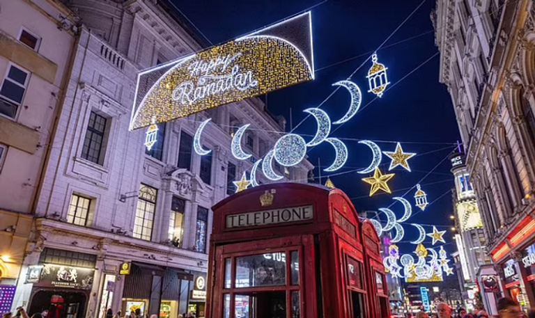 فرانكفورت تتزين بإضاءة رمضان