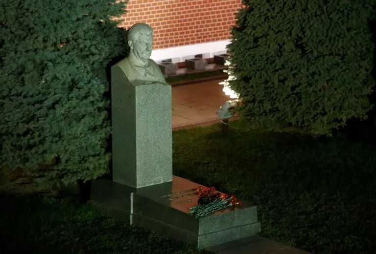 هنا يرقد جثمان ستالين جثمان ستالين بعد وفاته