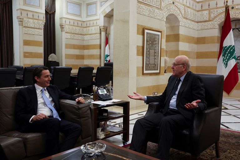 المبعوث الأمريكي مع نبيه بري رئيس مجلس النواب اللبناني - رويترز
