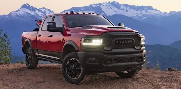 شاحنة Ram 2500 HD Rebel شاحنة Nissan Titan XD Crew Cab