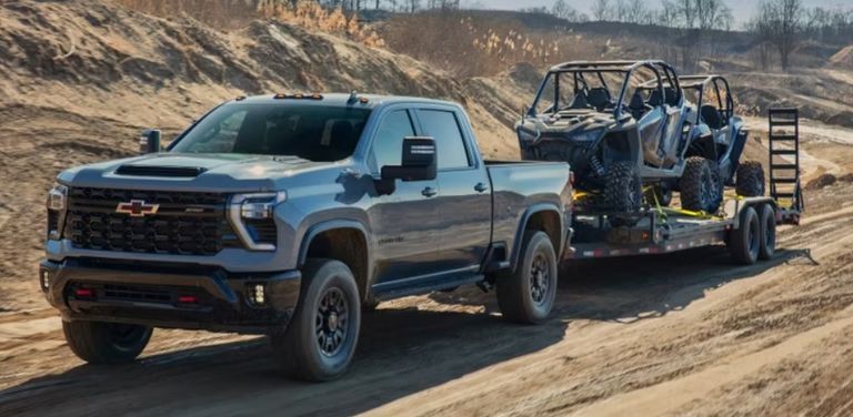 شاحنة Chevrolet Silverado 2500HD ZR2 شاحنة Nissan Titan XD Crew Cab