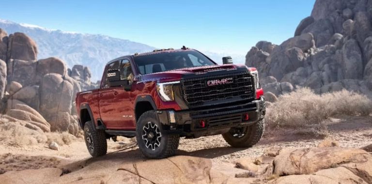 شاحنة GMC Sierra 2500HD AT4X شاحنة Nissan Titan XD Crew Cab