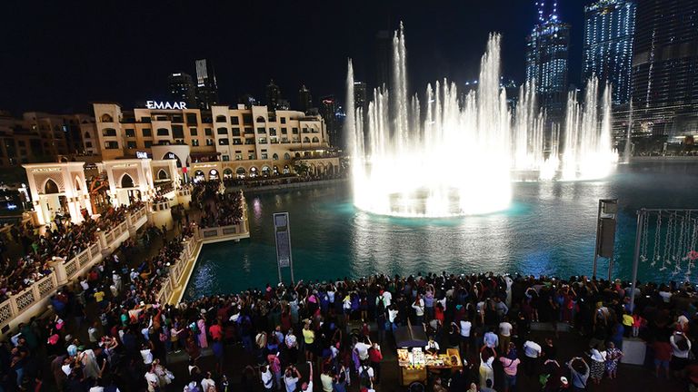 أماكن قرب دبي مول للزيارة دبي مول.. وجهة التسوق الفاخرة