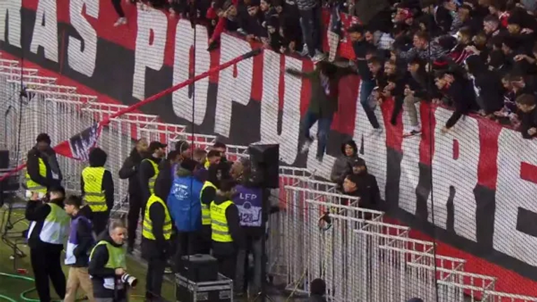 جمهور نيس وتوديبو فريق مانشستر يونايتد