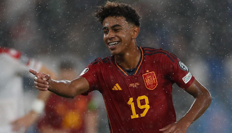 لامين يامال لامين يامال نجم برشلونة الواعد