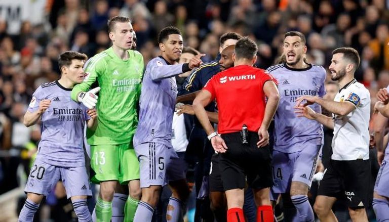 بيلينغهام  فينيسيوس جونيور وكارلو أنشيلوتي