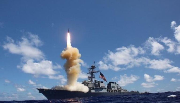 لحظة انطلاق صاروخ من سفينة حربية أمريكية
