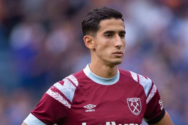 نايف أكرد نايف أكرد مدافع منتخب المغرب