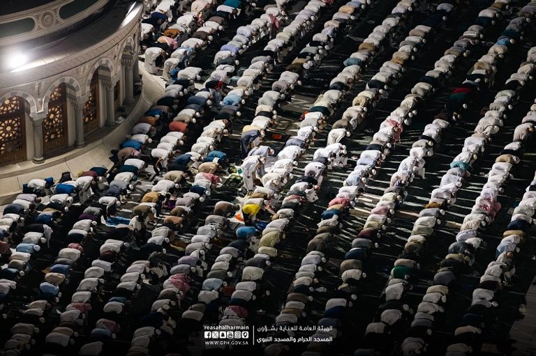 المصلون داخل الحرم المكي
