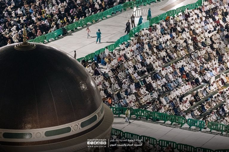 المصلون داخل الحرم المكي