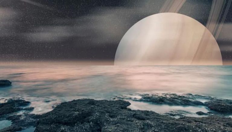 تيتان آثار اهتمام العلماء بسبب غلافه الجوي الشبيه بالغلاف الجوي للأرض