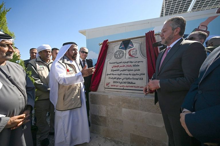 لحظة نقل أطفال غزة المصابين ضمن مبادرة الشيخ محمد بن زايد آل نهيان