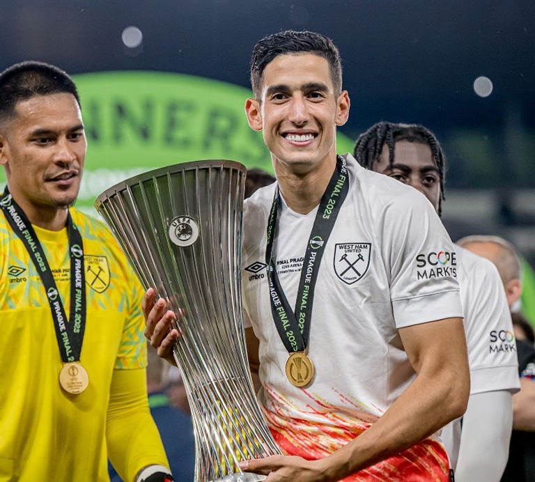 سعيد بن رحمة بطل دوري المؤتمر الأوروبي 2023