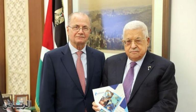 الرئيس عباس مع محمد مصطفى