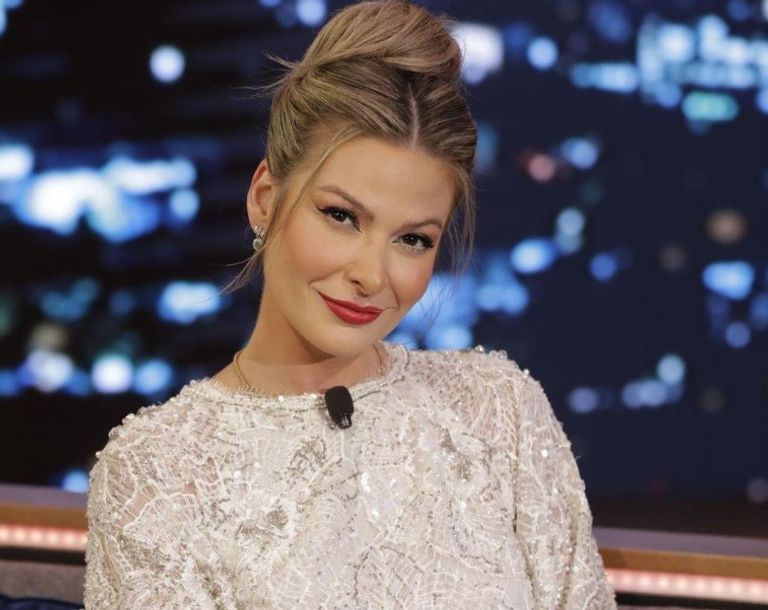 الفنانة اللبنانية باميلا الكيك