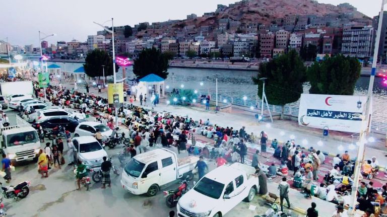 أطول سفرة إفطار صائم باليمن