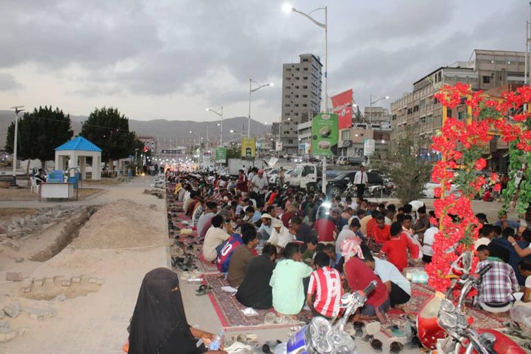 أطول سفرة إفطار صائم باليمن