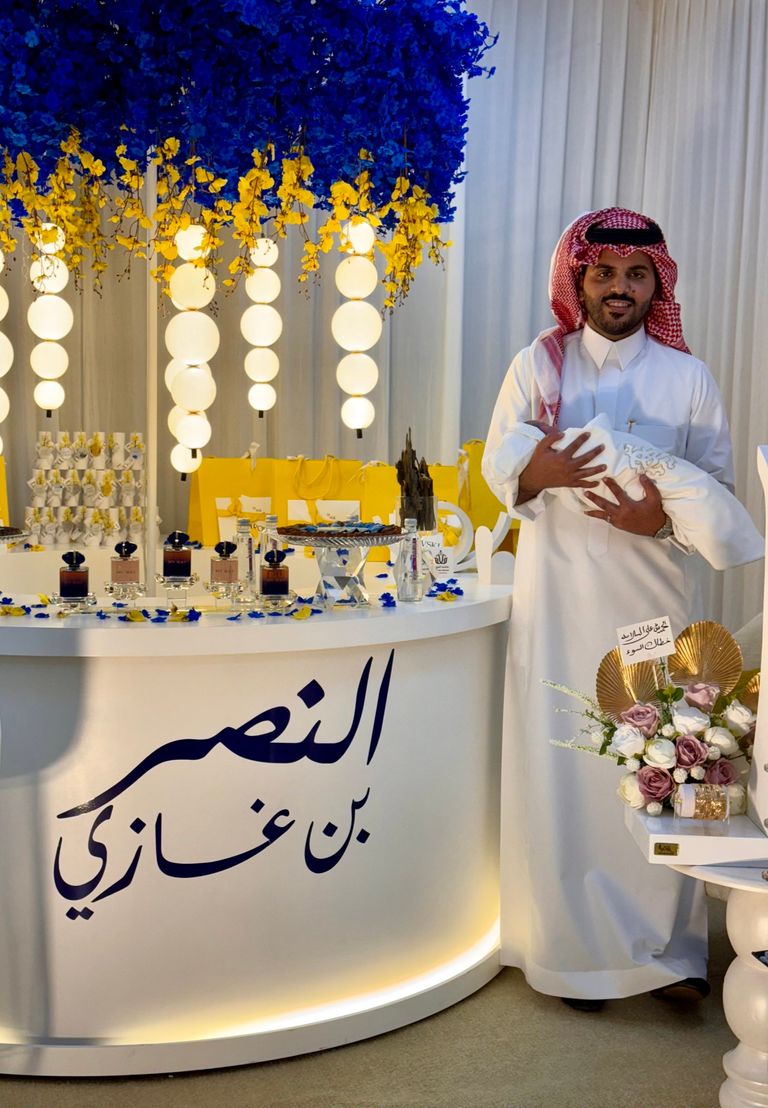 محمد الشعيبي يقبل مولوده