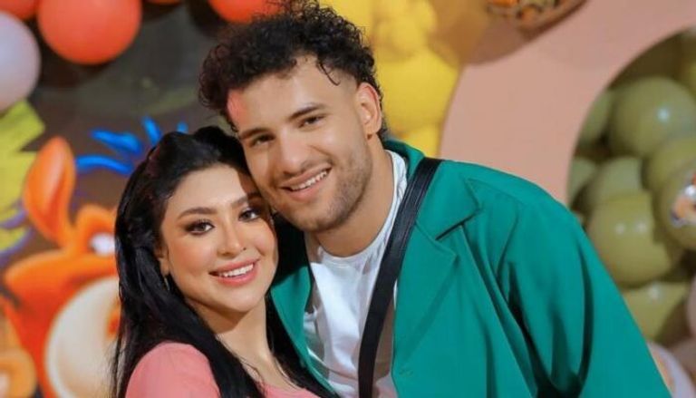 مسلم وخطيبته