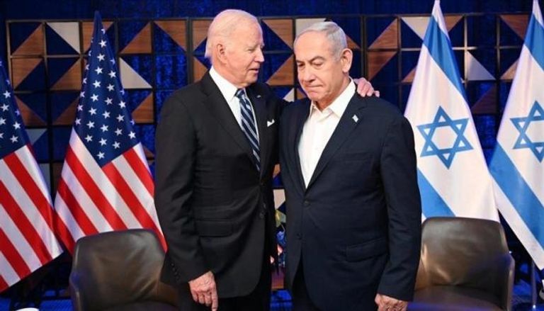 سيدة فلسطينية وطفلها في غزة - رويترز