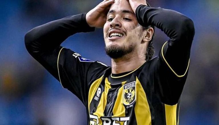 أنيس حاج موسى لاعب منتخب الجزائر رياض محرز لاعب الجزائر