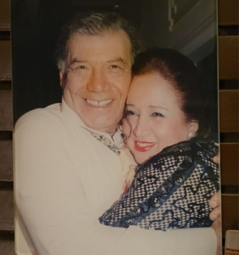 رانيا فريد شوقي في جنازة والدتها