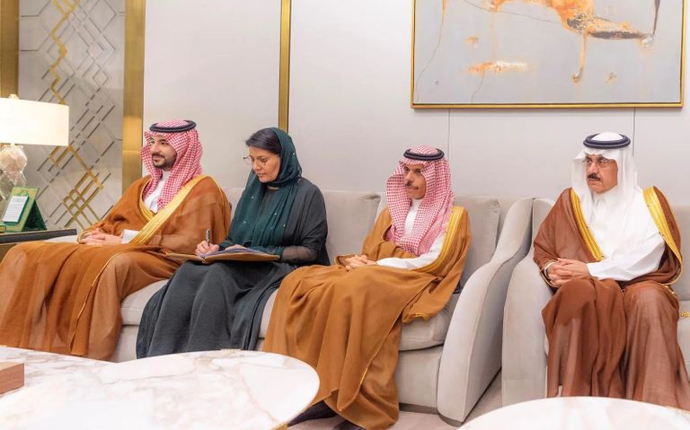 جانب من مباحثات ولي عهد السعودية ووزير خارجية أمريكا