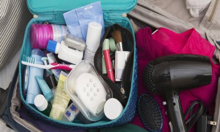 الأشياء الضرورية لتضمينها في حقيبة السفر النصائح الخاصة بتجهيز حقائب السفر