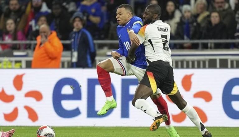 مبابي وروديغير في مباراة فرنسا وألمانيا