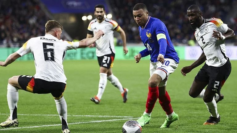 روديغير ومبابي في مباراة فرنسا وألمانيا روديغير ومبابي في مباراة ألمانيا وفرنسا