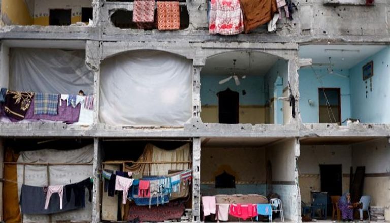 فلسطينيون في قطاع غزة اضطروا إلى استخدام منازلهم المهدمة