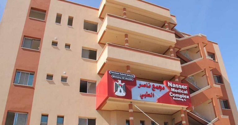 مرضى فلسطينيون في مستشفى الشفاء بغزة - رويترز