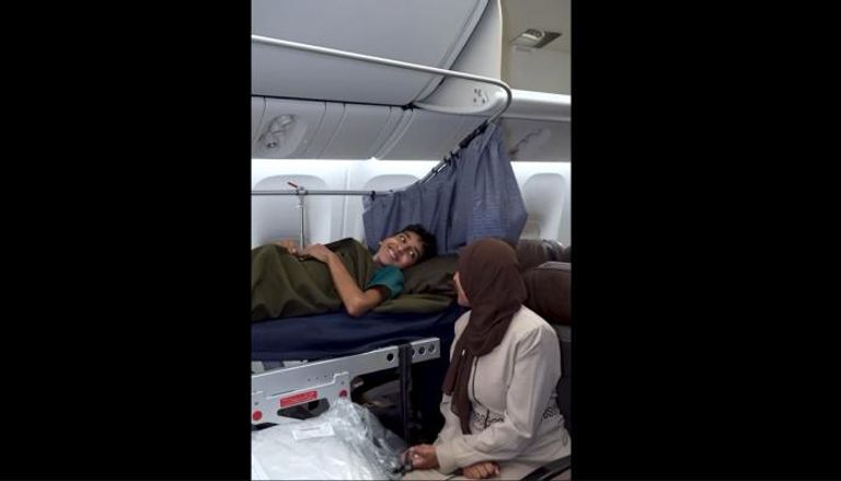 وصول الدفعة 14 من الأطفال الفلسطينيين الجرحى إلى مطار العريش تمهيدا لنقلهم إلى الإمارات